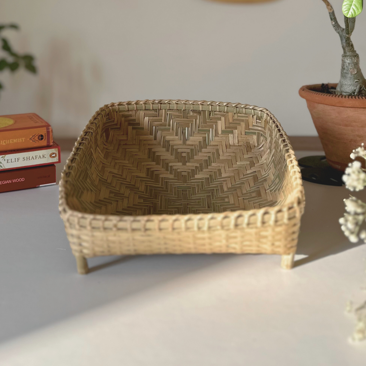 Handcrafted Wicker Storage Basket | Tray – Elegant, Eco-Friendly Home Organiser.